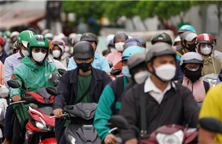 TP Hồ Chí Minh: Cấm xe máy vào đường dẫn cao tốc, giao thông hỗn loạn