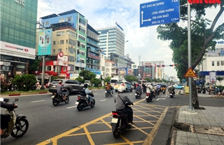 TP Hồ Chí Minh đồng loạt kẻ vạch mắt võng tại các điểm nóng giao thông
