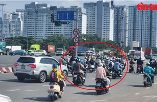 TP Hồ Chí Minh: Nút giao An Phú tiềm ẩn nguy cơ tai nạn do xe máy tạt đầu ô tô