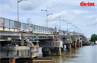 TP Hồ Chí Minh: Cầu Bình Triệu 1 đã nâng lên hơn 70 cm bằng công nghệ hiện đại