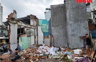 TP Hồ Chí Minh: Người dân đồng loạt tháo dỡ, nhường đất cho dự án cầu đường Nguyễn Khoái