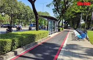 Cận cảnh làn đường xe đạp dài gần 6 km trên đại lộ Mai Chí Thọ trước giờ khai thác