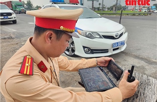 CSGT TP Hồ Chí Minh dùng flycam điều tiết giao thông cửa ngõ dịp cận Tết