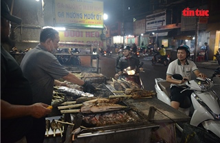 TP Hồ Chí Minh: Phố cá lóc thâu đêm đỏ lửa phục vụ ngày vía Thần Tài