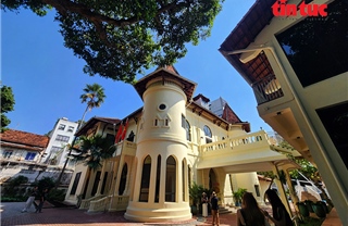 Bất ngờ trụ sở tạm Nhà văn hóa Thanh Niên 'đẹp như lâu đài', giới trẻ đổ xô check-in