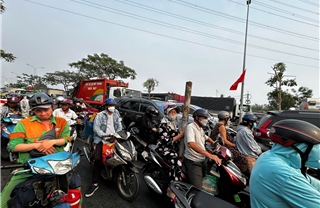 Người dân ùn ùn rời TP Hồ Chí Minh, các cửa ngõ đều ùn tắc