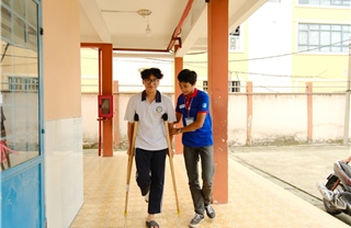 Sinh viên tình nguyện luôn sát cánh cùng các sĩ tử tại TP Hồ Chí Minh
