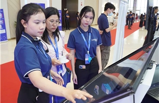 Trải nghiệm công nghệ tương lai tại Diễn đàn Kinh tế Mùa thu 2025