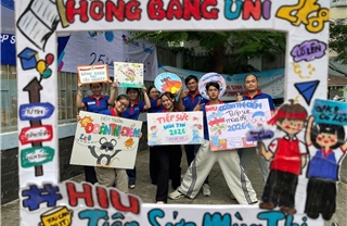 Những lời cổ vũ sĩ tử ấn tượng của sinh viên tình nguyện 