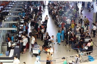 Sân bay Nội Bài trong ngày đầu tiên của kỳ nghỉ lễ 30/4 