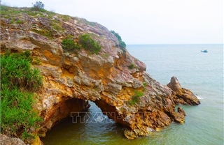 Nghệ An: Khám phá hang Mũi Trâu dưới chân núi Mành Sơn