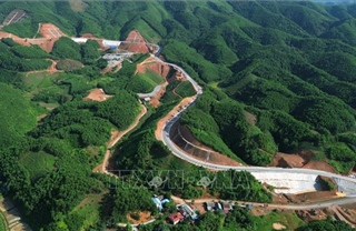 Dồn lực hoàn thành đường Hồ Chí Minh đoạn Chợ Chu - ngã ba Trung Sơn 