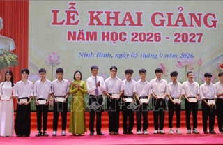 Phó Chủ tịch Quốc hội Nguyễn Thị Thanh dự Lễ khai giảng năm học mới tại Ninh Bình 