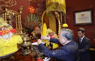 Tổng Bí thư Tô Lâm dâng hương tại Khu Di tích Hoàng thành Thăng Long và Di tích nhà 67