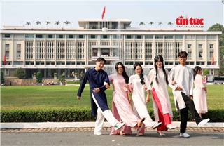 Hội trường Thống Nhất 'hút' khách đến check-in dịp Tết