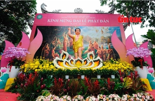 TP Hồ Chí Minh rực rỡ cờ hoa chào mừng đại lễ Phật đản