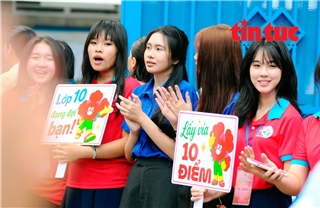 Trên 8.000 chiến sĩ 'Hoa phượng đỏ' tiếp sức sĩ tử lớp 10
