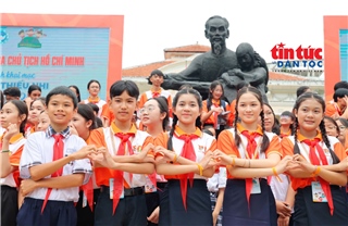 Khai mạc Liên hoan thiếu nhi Việt Nam - Lào - Campuchia