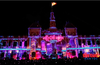 Mãn nhãn với “đại tiệc sắc màu” 3D Mapping dịp 50 năm thành phố mang tên Bác