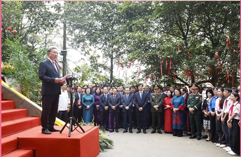 'Giữ nước và phát triển đất nước là trách nhiệm của các thế hệ hôm nay và mai sau'