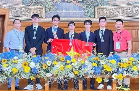 Kỳ thi Olympic Vật lý châu Âu 2026: Cả 5 học sinh Việt Nam đều giành huy chương