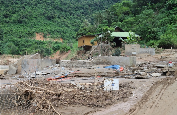 Giải quyết nơi ở cho hàng nghìn người dân bị nhà &#39;treo&#39; sau lũ