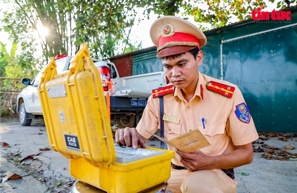 Tước phù hiệu, phạt hàng chục triệu đồng với xe quá tải ở cửa ngõ Thủ đô Hà Nội