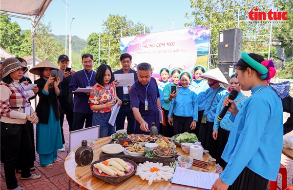 Hội thị ẩm thực các dân tộc lần đầu xuất hiện trong &#39;Lễ mừng cơm mới&#39; của người Tày huyện Bình Liêu (Quảng Ninh)