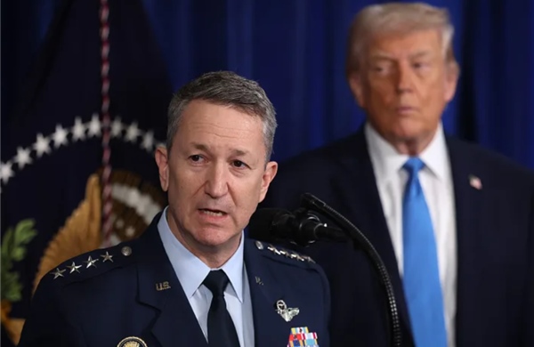 Tránh đối đầu Tổng thống khi chuẩn bị đánh Iran: Thế khó của tướng số một nước Mỹ