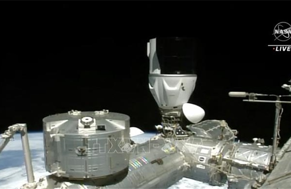Tàu SpaceX Dragon mang theo khối lượng lớn mẫu nghiên cứu trở về Trái Đất