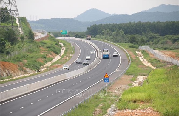 Đề nghị tiếp tục phân làn, phân luồng phương tiện trên 8 đoạn tuyến cao tốc