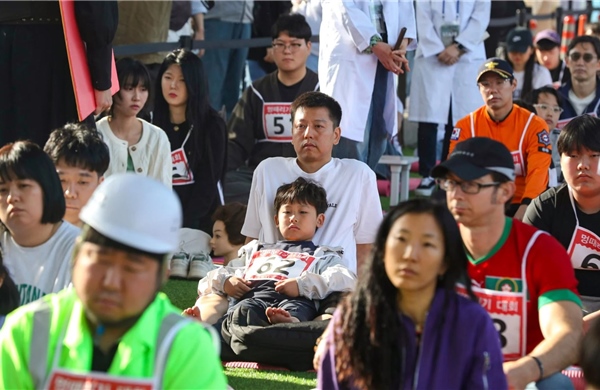 Hàn Quốc tổ chức cuộc thi... 'ngồi yên'
