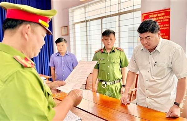 Khai trừ ra khỏi Đảng hai nguyên Phó Chủ tịch UBND thành phố Long Xuyên