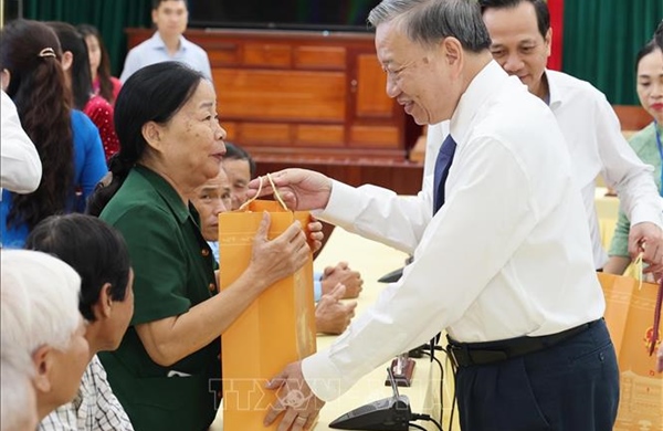 Tổng Bí thư, Chủ tịch nước Tô Lâm tri ân người có công và hỗ trợ người nghèo tỉnh Quảng Trị