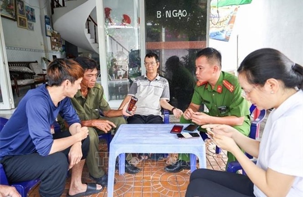 Lập tổ công tác hướng dẫn, hỗ trợ người dân góp ý sửa đổi Hiến pháp qua ứng dụng VNeID
