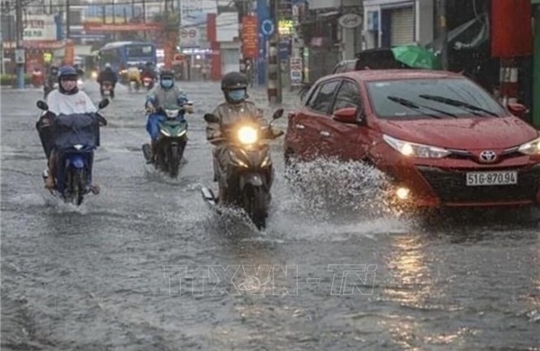 Thời tiết đêm 4/6: Mưa lớn cục bộ, gió giật mạnh ở Bắc Bộ và Nam Bộ