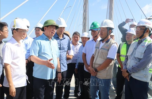 Bộ trưởng Bộ Xây dựng kiểm tra Dự án đầu tư xây dựng cầu Rạch Miễu 2