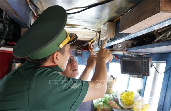 Nhiều tàu cá lắp thêm thiết bị giám sát hành trình