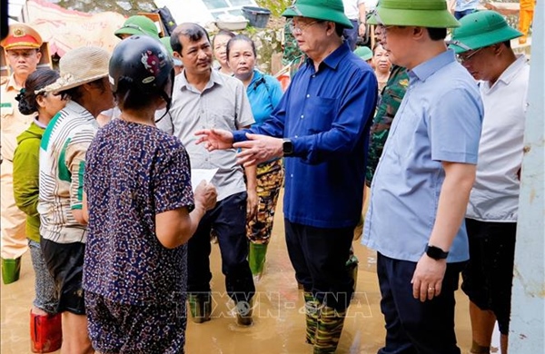 Phó Thủ tướng Mai Văn Chính: Không để người dân nào bị đói, khát, cô lập trong lũ lụt