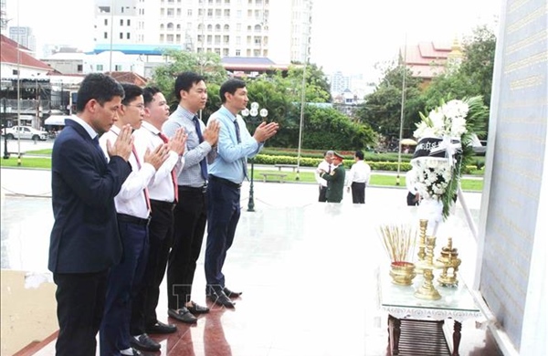 Ngày Thương binh - Liệt sĩ 27/7: Dâng hương thành kính tri ân các anh hùng liệt sĩ tại Campuchia