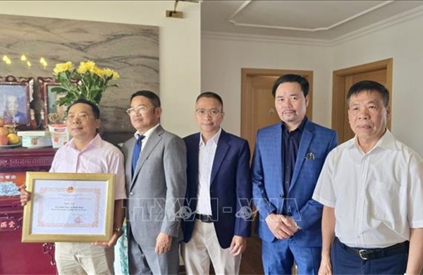Ngày Thương binh - Liệt sĩ 27/7: Xúc động thăm hỏi các gia đình chính sách tại CHLB Đức