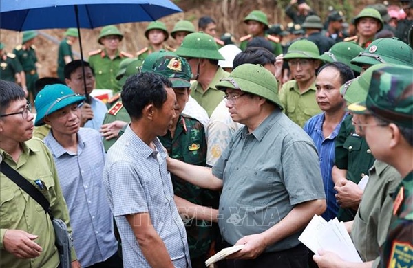 Thủ tướng thăm hỏi người dân và chỉ đạo khắc phục hậu quả mưa lũ tại Điện Biên 