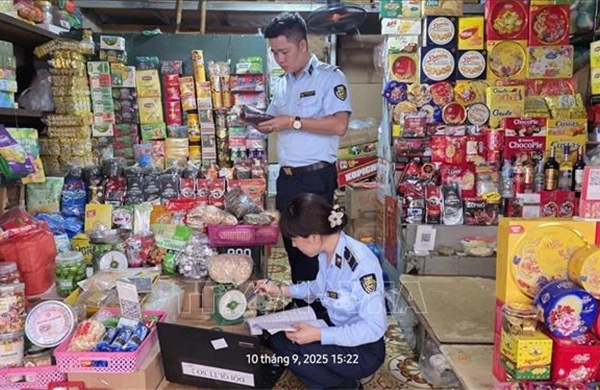 Hà Nội: Thu giữ nhiều bánh trung thu, đồ chơi nhập lậu