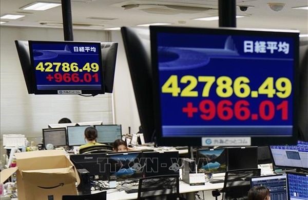 Các thị trường chứng khoán châu Á tăng điểm phiên sáng 12/11