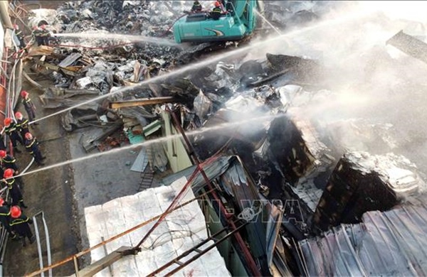 Hỏa hoạn lớn thiêu rụi hàng nghìn m² nhà xưởng tại khu công nghiệp Khai Quang