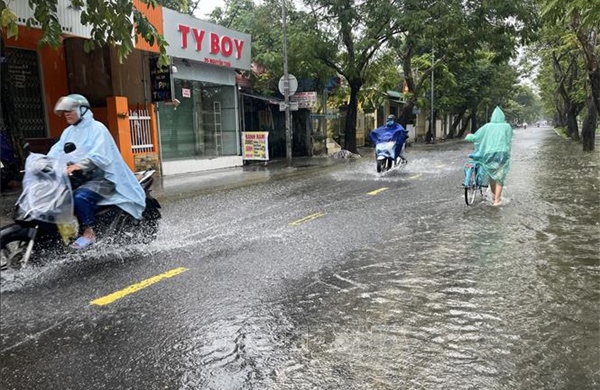 Thời tiết đêm 9/12 và ngày 10/12: Huế và duyên hải Nam Trung Bộ có mưa vừa, mưa to