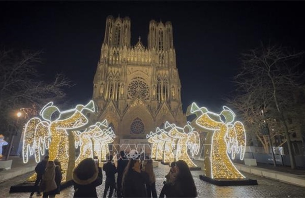 Lễ hội ánh sáng Reims - khi di sản bừng sáng giữa đêm