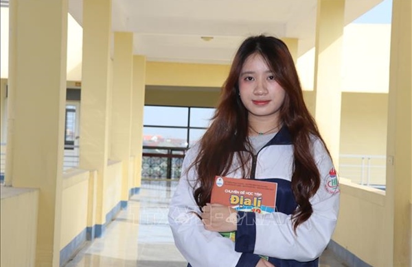 Hành trình 'vượt lên chính mình' của cô học trò vùng biển