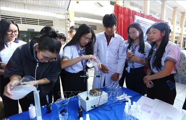 Triển khai mô hình liên kết kiến thức của nhiều môn trong cùng một tiết học