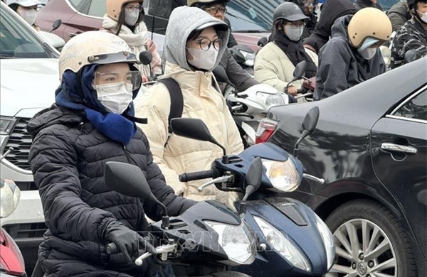 Bác sĩ khuyến cáo giữ ấm vùng đầu, mặt, cổ khi ra ngoài trời lạnh